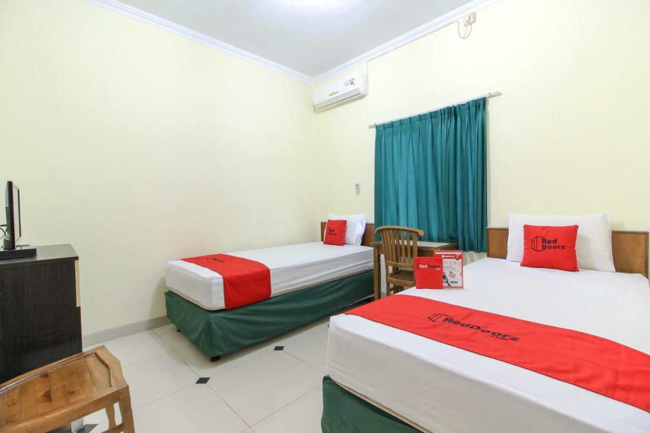 RedDoorz near Rumah Sakit Condong Catur Maguwo Bagian luar foto