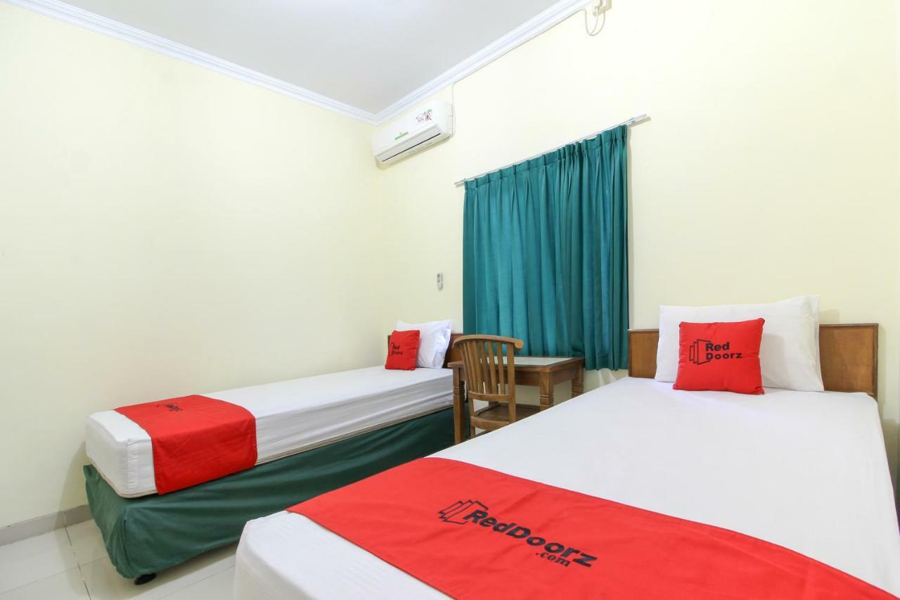 RedDoorz near Rumah Sakit Condong Catur Maguwo Bagian luar foto